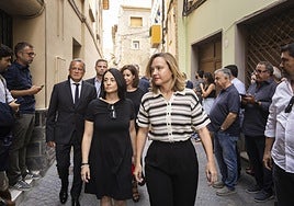 La ministra de Educación, Pilar Alegría, a su llegada al tanatorio del expresidente de Aragón Javier Lambán