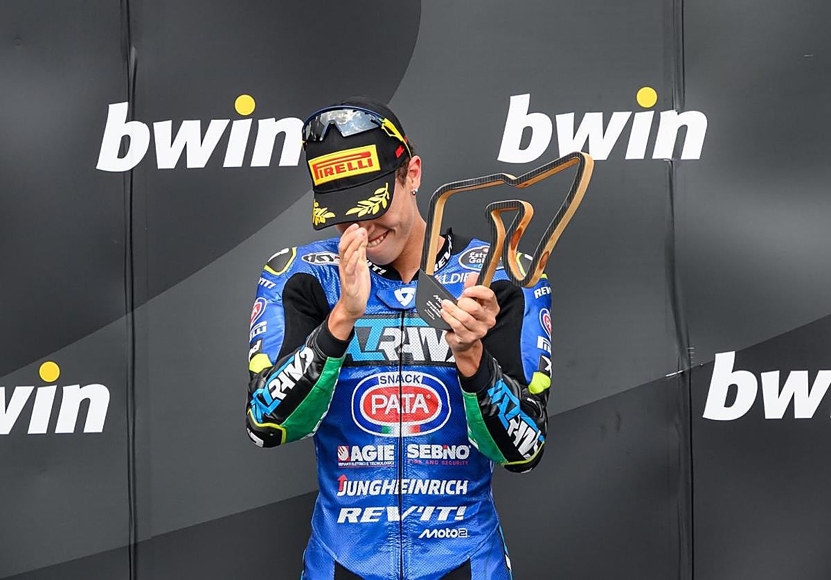 Diogo Moreira celebra su victoria en Austria.