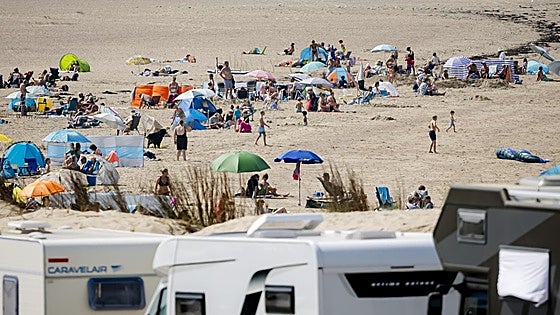 Reciclar en verano: el reto de mantener los hábitos en chiringuitos y campings