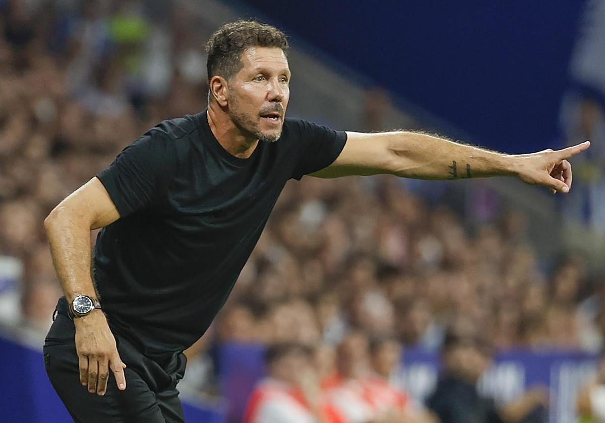 Simeone, durante el encuentro entre el Espanyol y el Atlético en el RCDE Stadium.