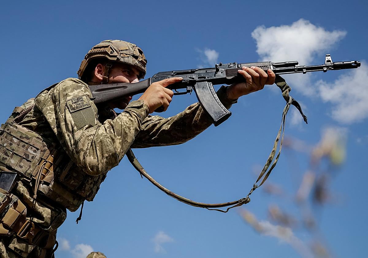 Un soldado ucraniano en maniobras de entrenamiento.