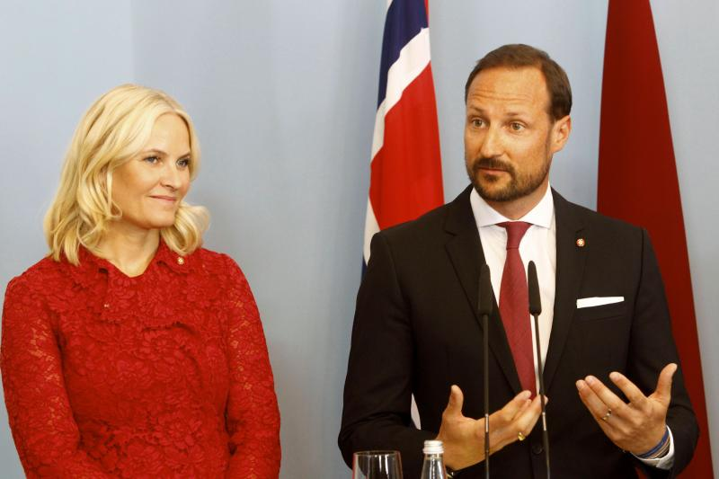 El príncipe heredero de Noruega admite la «difícil» situación judicial del hijo mayor de Mette-Marit