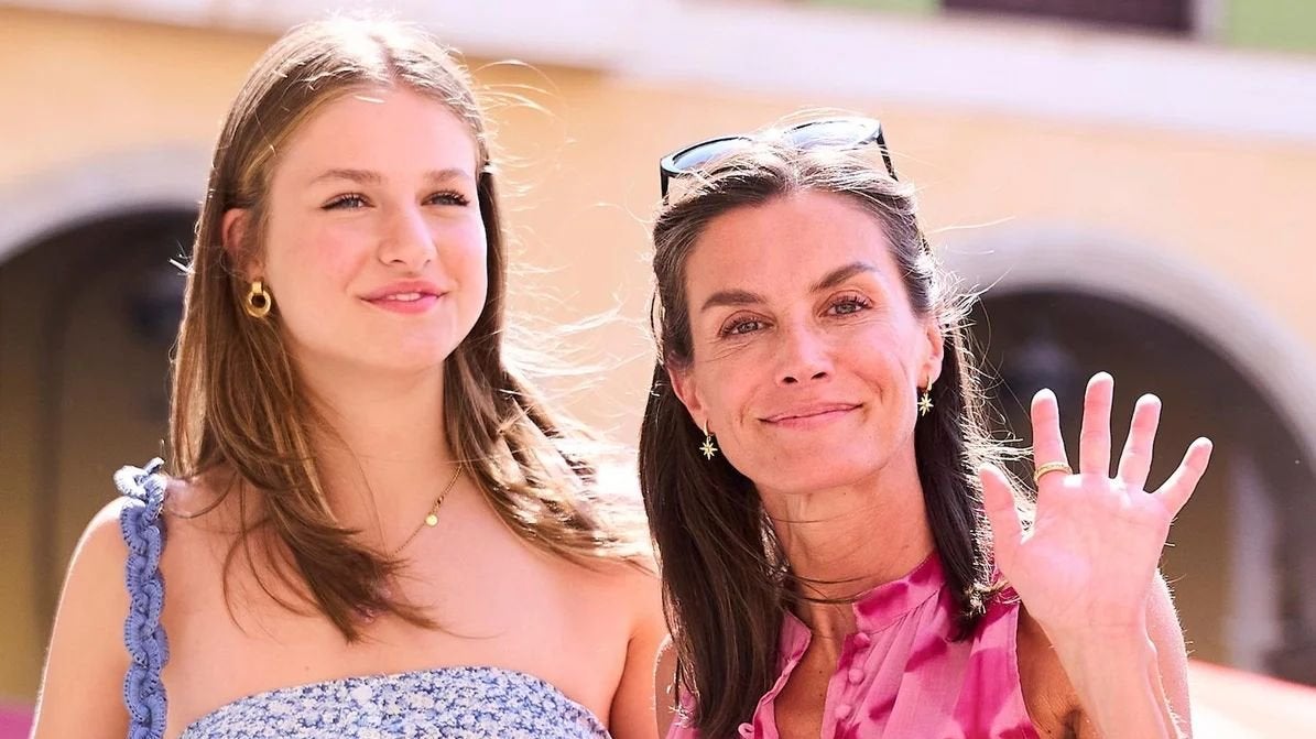 Leonor y Sofía se aburren en Mallorca: las hijas de Letizia se alían con su madre para defender vacaciones en Santander o Galicia