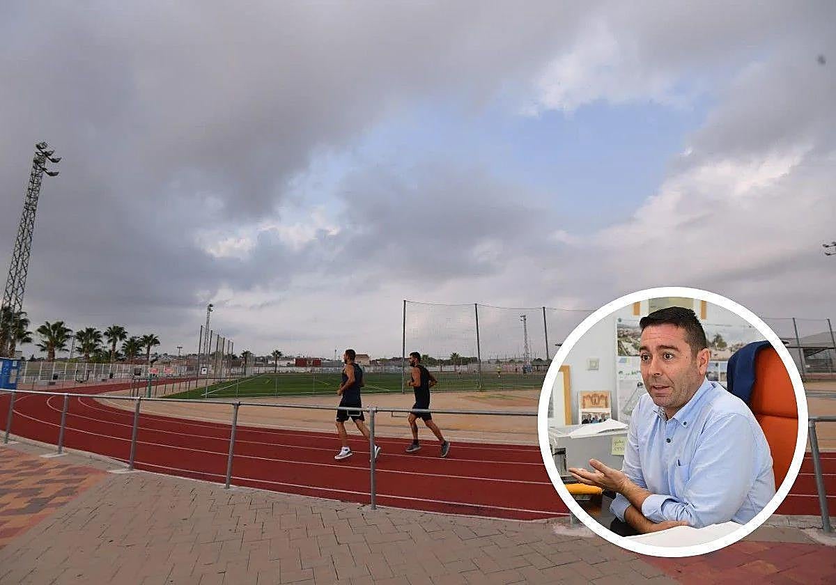 El polideportivo de Las Torres de Cotillas. En detalle, el alcalde Pedro José Noguera