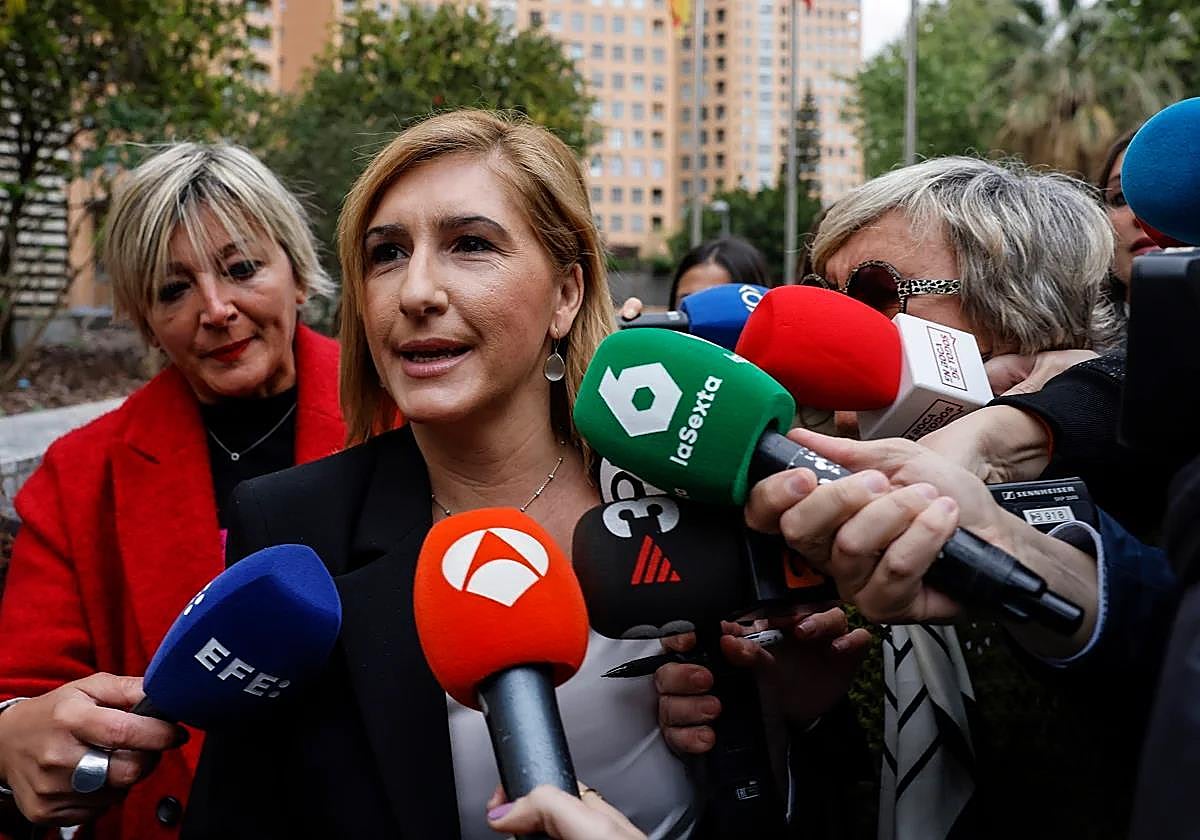 La exconsellera Salomé Pradas, a su llegada a la Ciudad de la Justicia