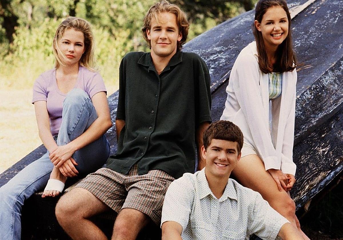 Michelle Williams, James Van Der Beek, Joshua Jackson y Katie Holmes, en una imagen promocional de 'Dawson crece'.