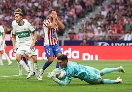 David Hancko se lamenta tras una ocasión del Atlético.