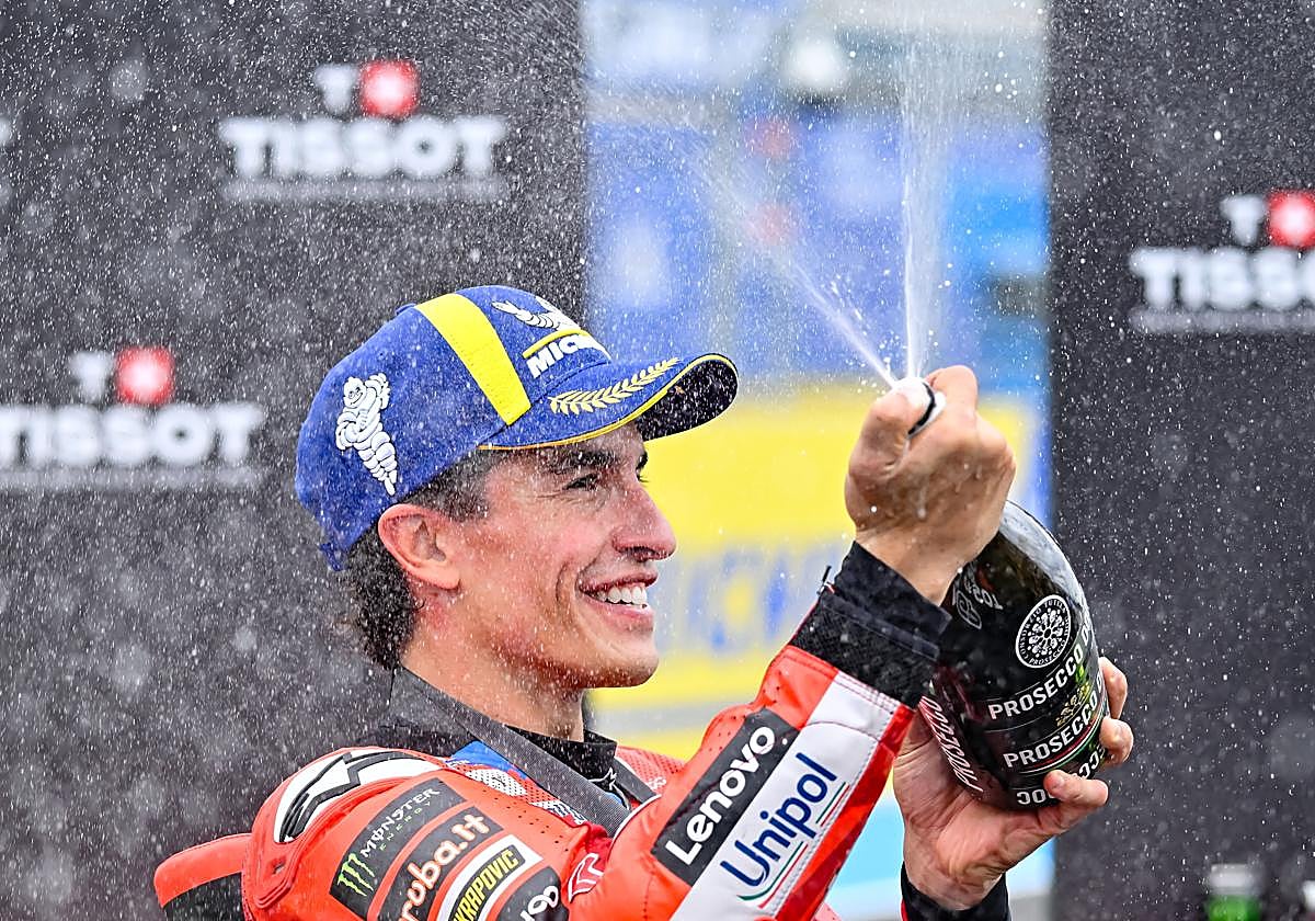 Marc Márquez celebra su victoria en el sprint del GP de Hungría.