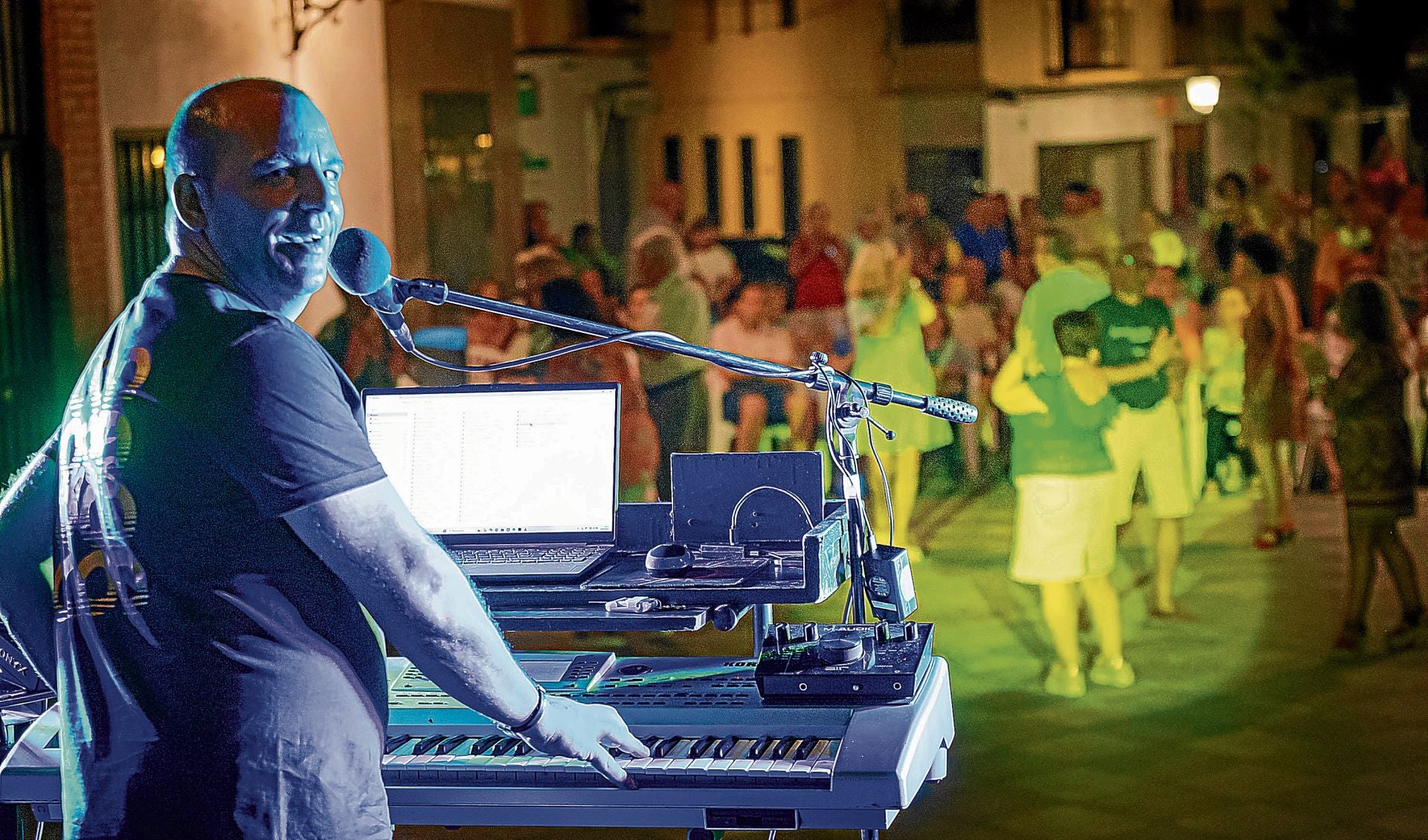 De verbena en verbena. Sergio dándolo todo en una de las plazas de la localidad de Lanjarón.
