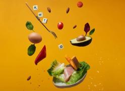 Las dietas hiperproteicas prometen músculo y energía, pero la experta Natalia Gennaro advierte: su impacto en la longevidad merece reflexión