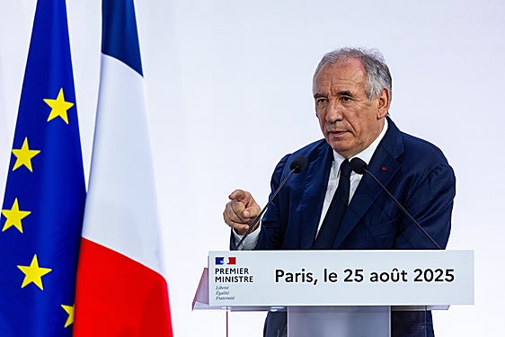 François Bayrou anuncia la moción de confianza.