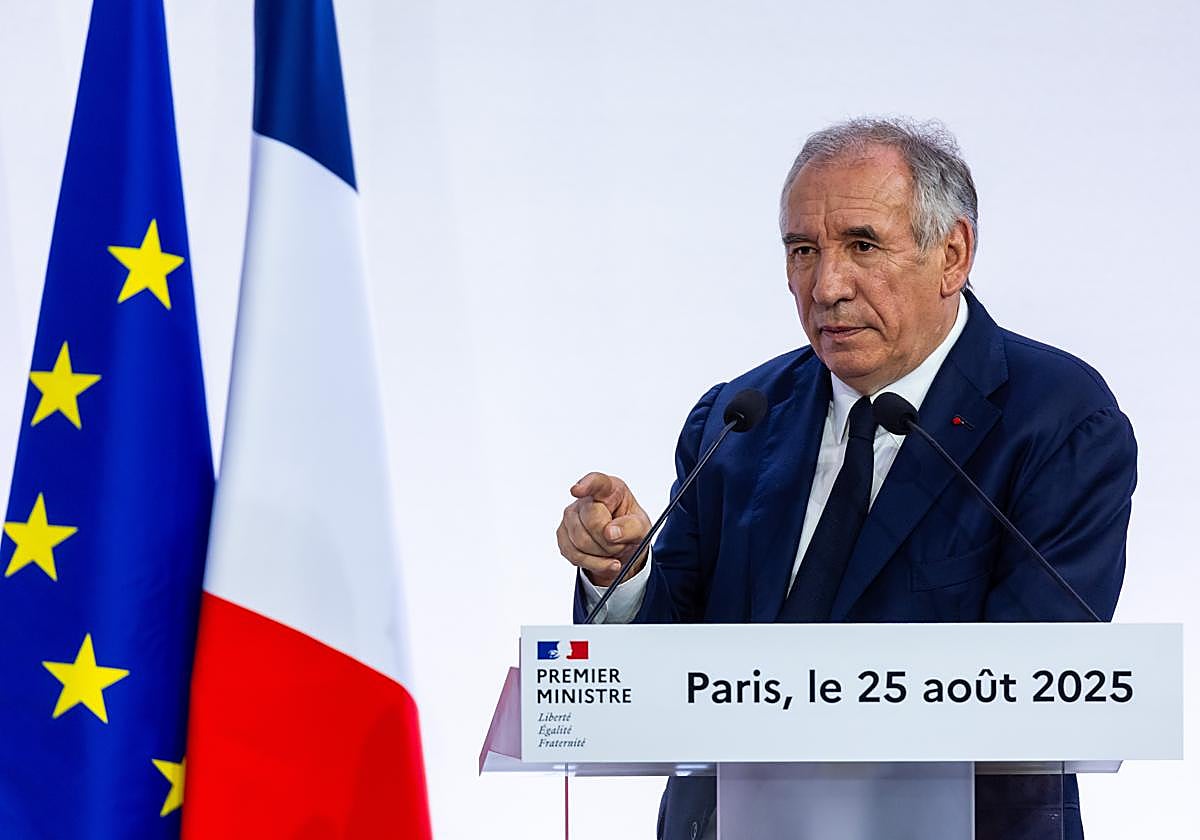 François Bayrou anuncia la moción de confianza.