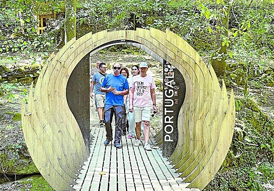 Un puente helicoidal. Cruzando la frontera en Cevide.