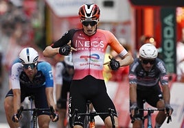 Turner sorprende a Philipsen en el sprint de Voiron