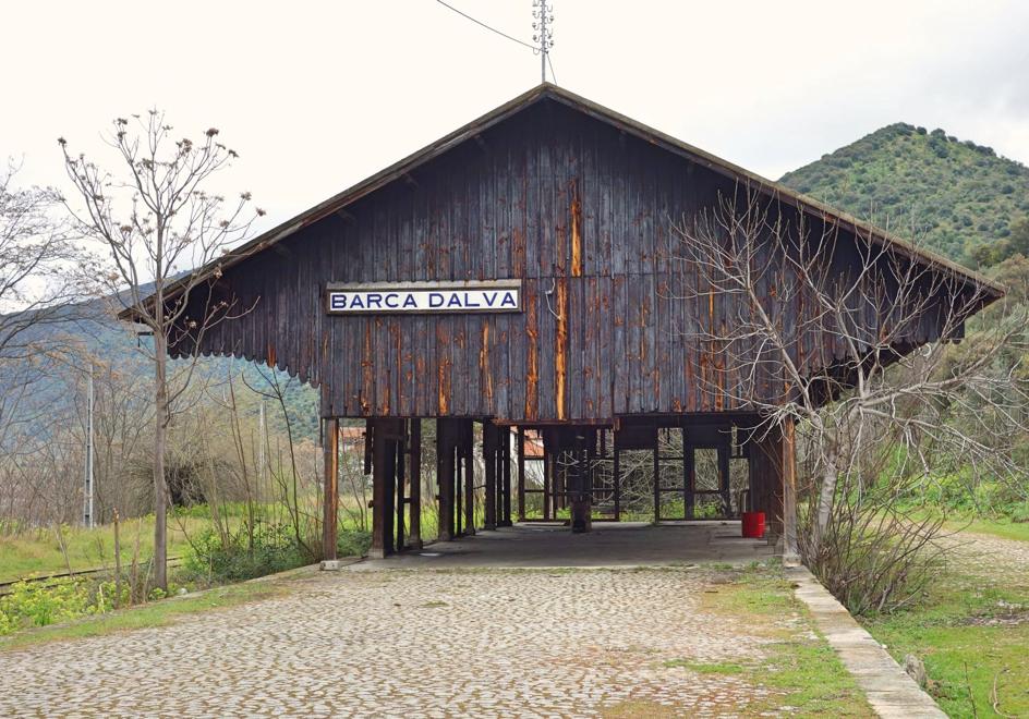 Aquí no hay tren. Estación abandonada de Barca d'Alva.