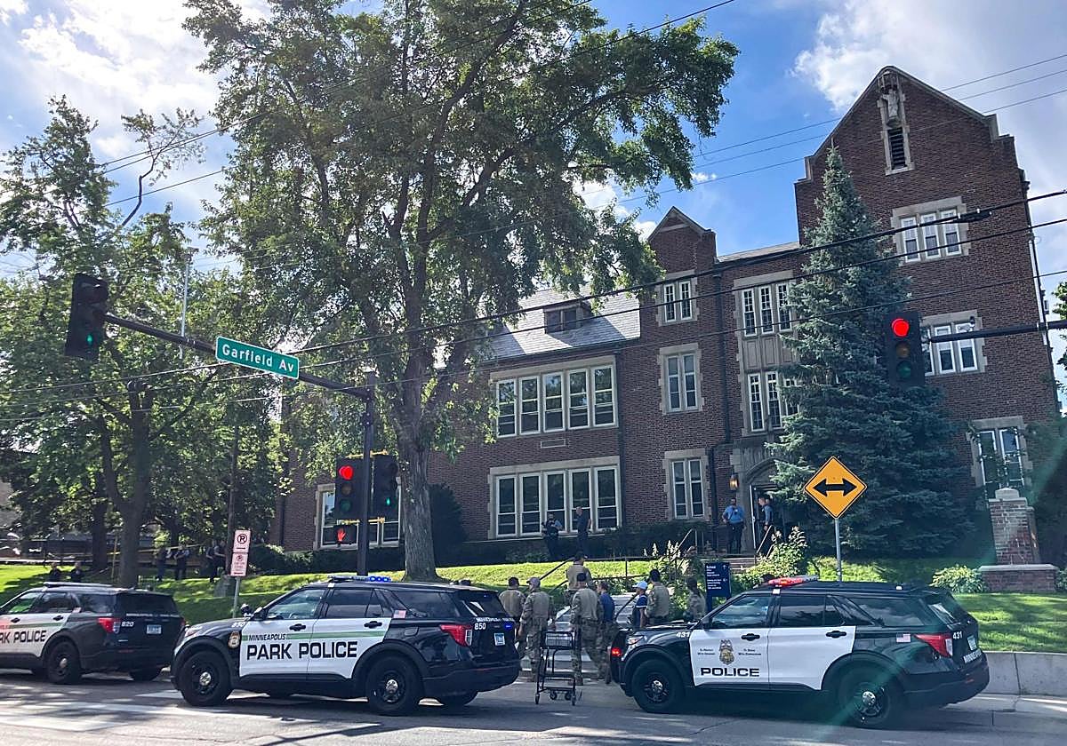 Los alrededores de la iglesia y el colegio donde se ha producido el tiroteo.