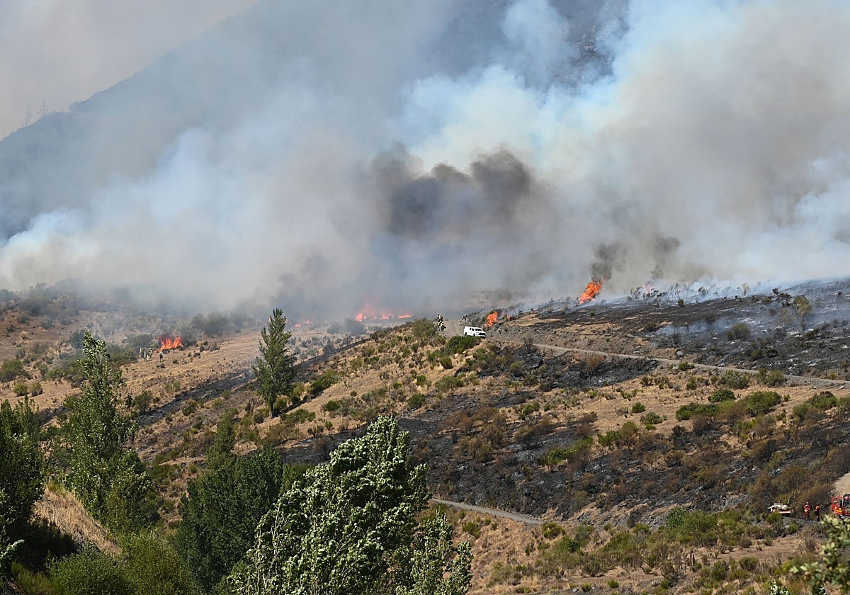 Una imagen del incendio de Fasgar, que quema el Bierzo desde hace 21 días.
