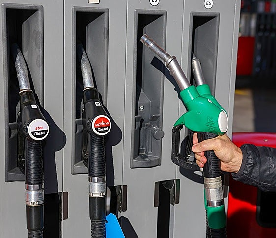Los carburantes marcan nuevos mínimos del verano a las puertas de la operación retorno