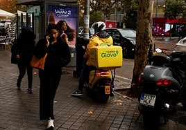 Glovo cifra hasta en 860 millones los pagos que la Seguridad Social podría reclamarle por su modelo laboral en España