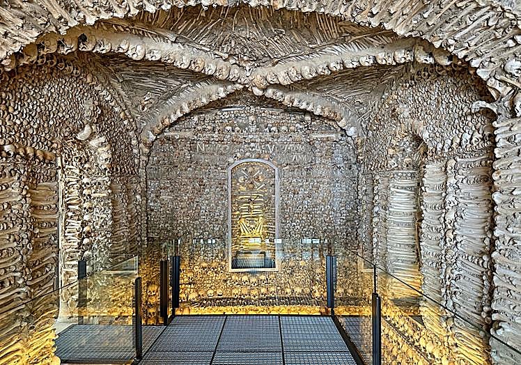 Capilla de los Huesos. Monumento funerario en Campo Maior.