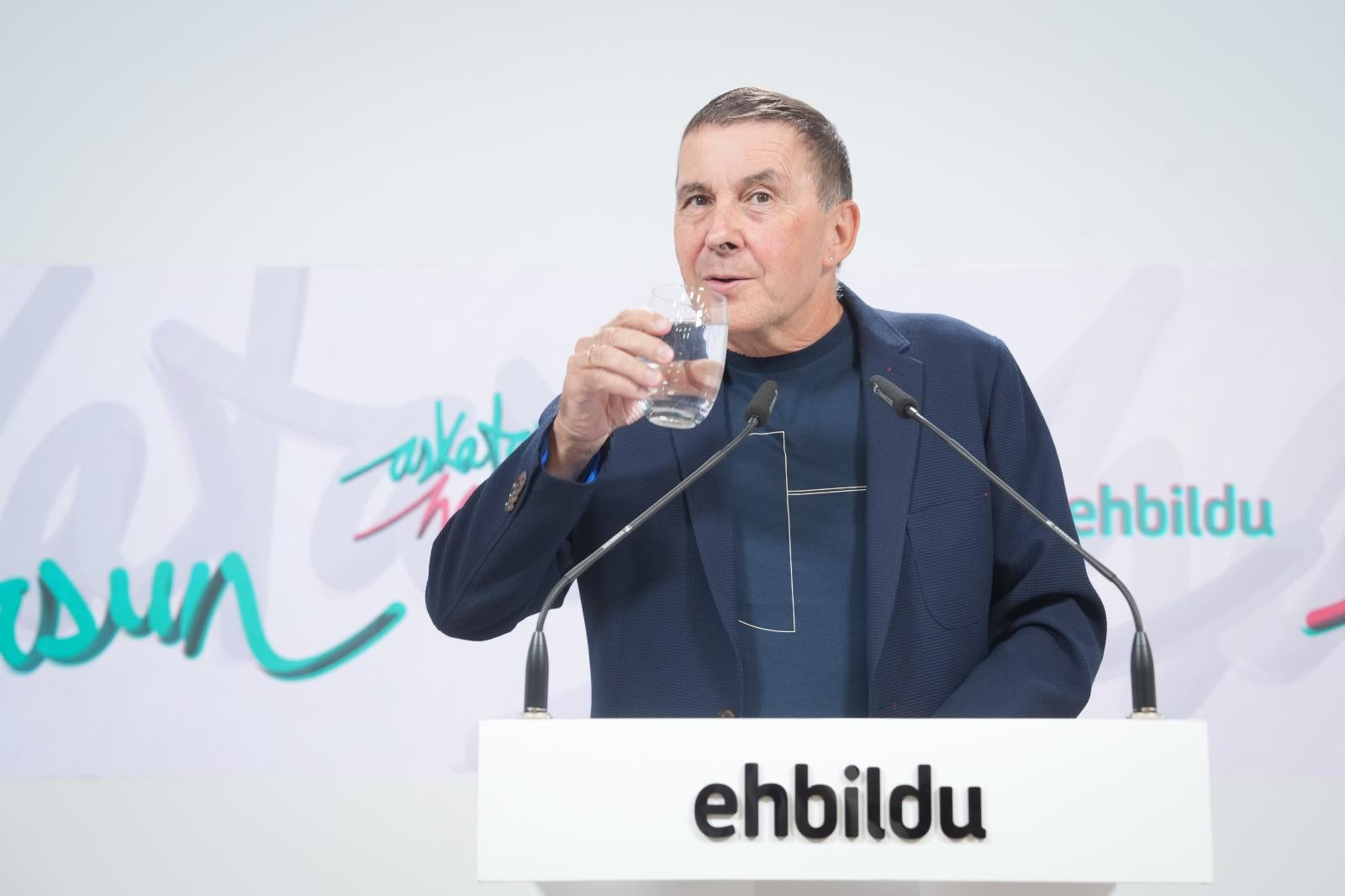 El secretario general de EH Bildu, Arnaldo Otegi, durante una rueda de prensa