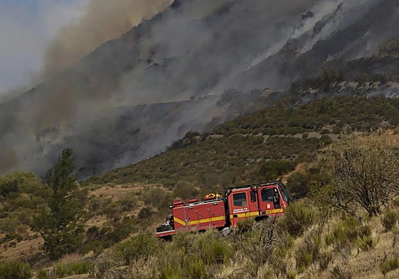 León mejora la situación entre la «rabia y la tristeza» de los nuevos incendios provocados