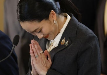 El Constitucional de Tailandia destituye a la primera ministra por criticar al jefe del ejército