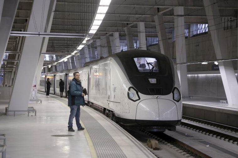Reestablecida parcialmente la línea Madrid-Andalucía tras incendiarse el vagón de un tren con 210 pasajeros