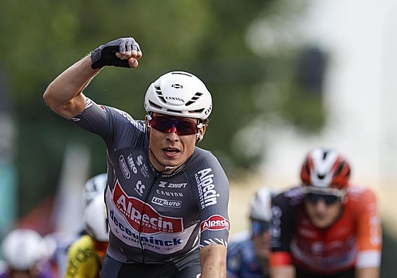 Philipsen gana al sprint en Zaragoza