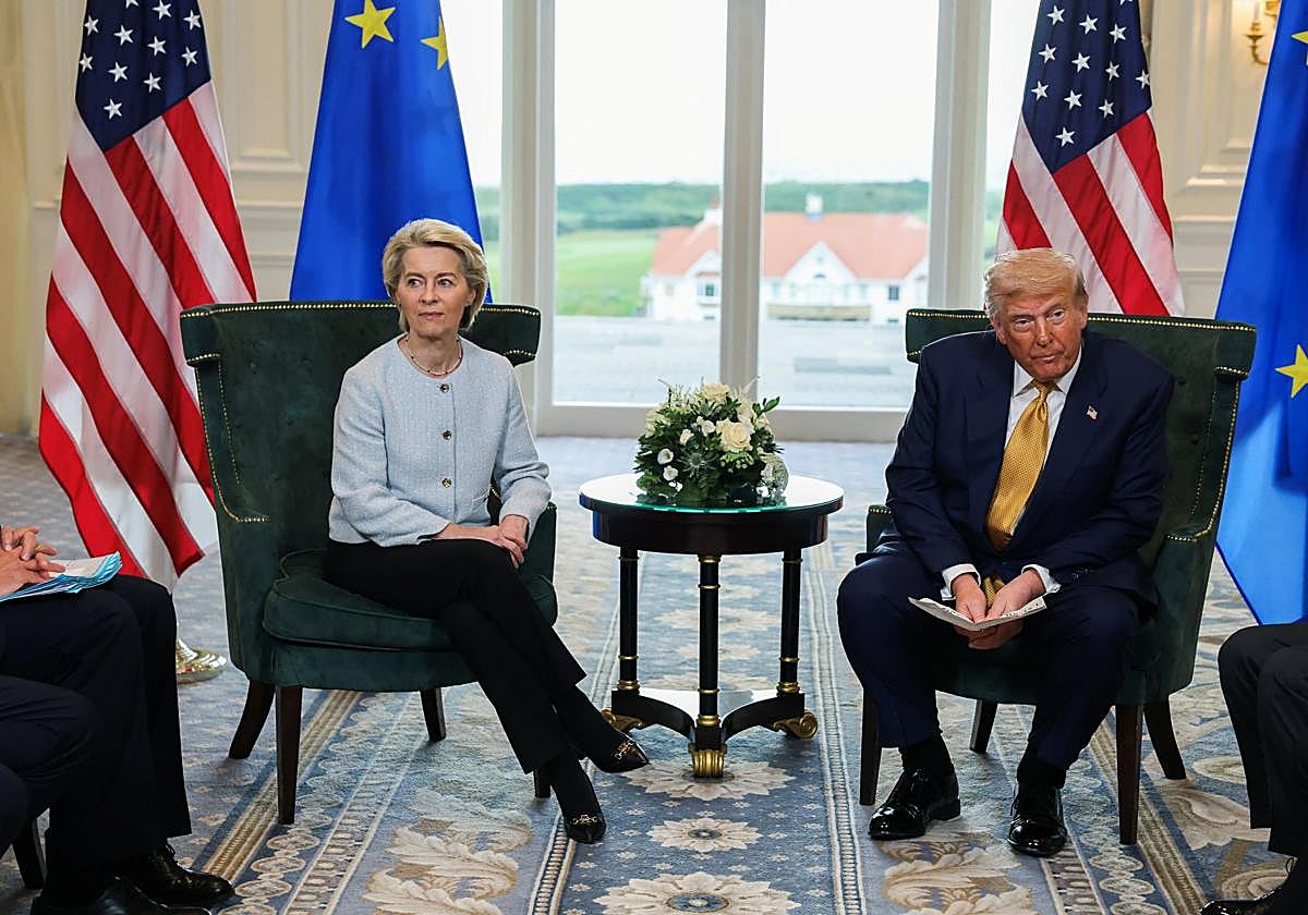 Ursula von der Leyen y Donald Trump tras la firma del acuerdo arancelario.