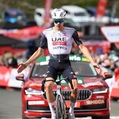 Juan Ayuso, celebrando su victoria en Cerler.