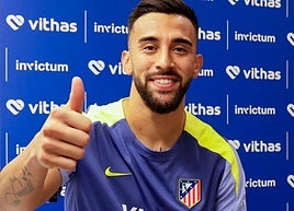 Nico González, durante el reconocimiento médico del Atlético