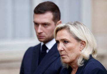 Le Pen da por liquidado el Gobierno de Francia y exige elecciones «ultrarrápidas»