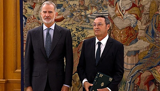Medias sonrisas forzadas y caras de circunstancias: el tenso encuentro entre el Rey y el fiscal general