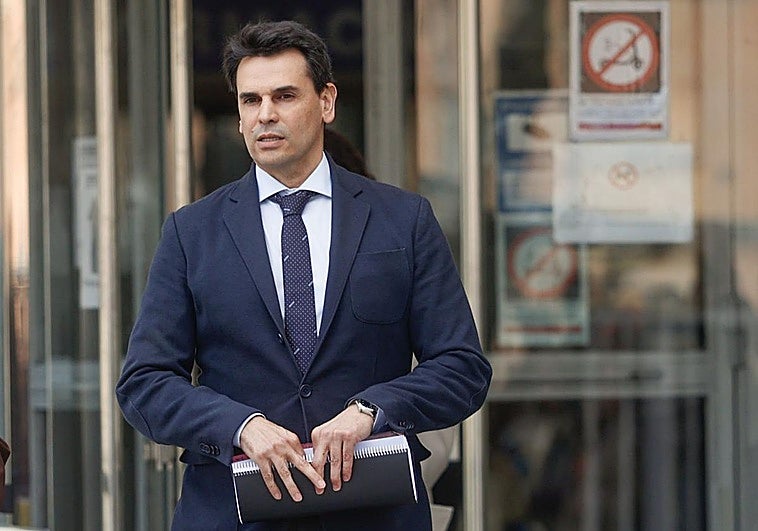 Alberto González Amador