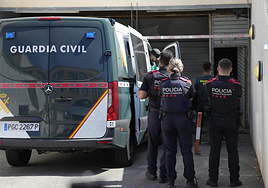 La detención del líder del movimiento supremacista 'Deport Them Now UE'