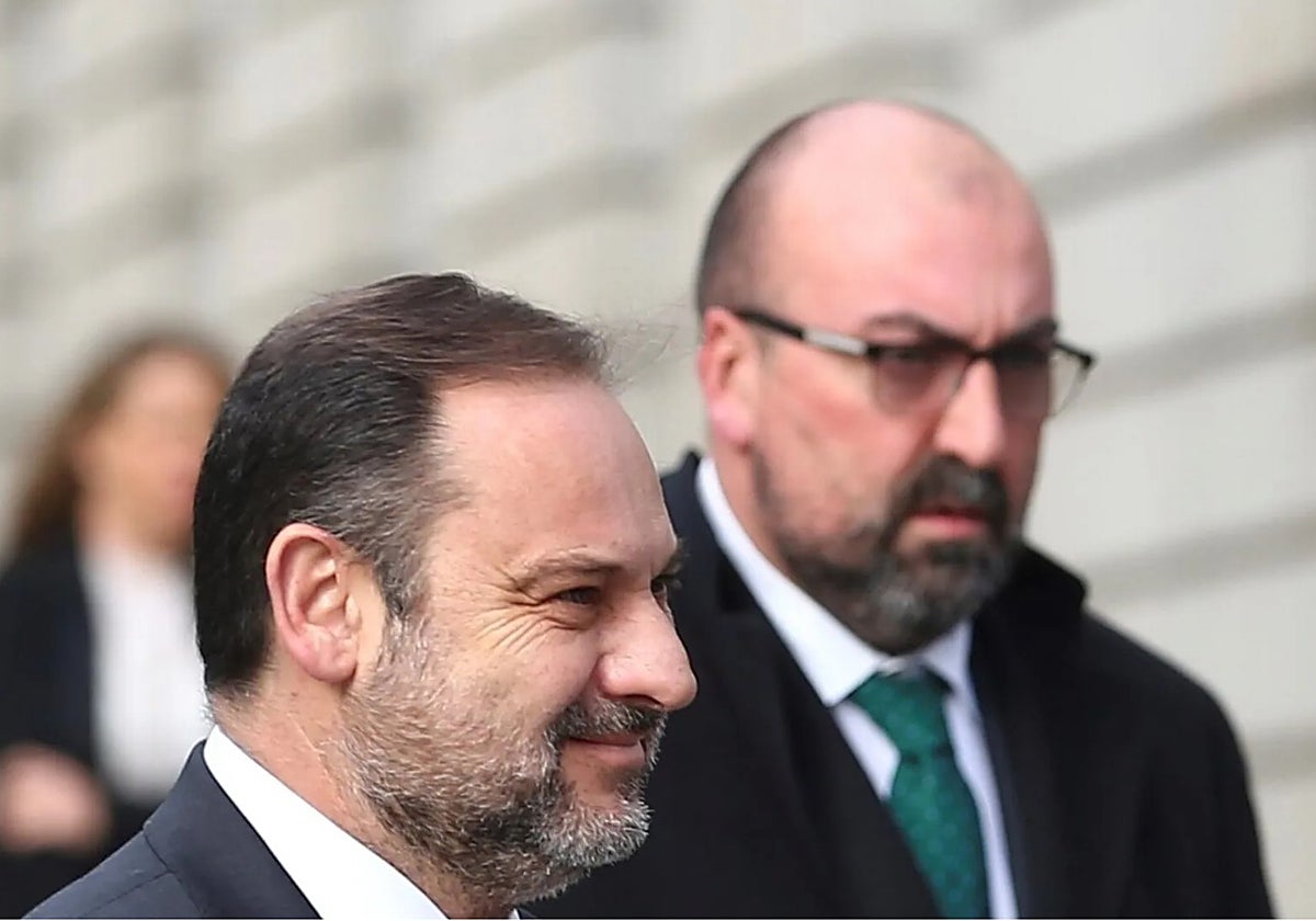 José Luis Ábalos y Koldo García camino del Congreso de los Diputados