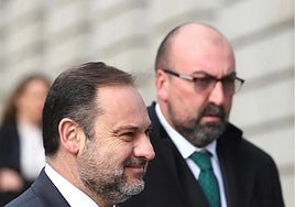José Luis Ábalos y Koldo García camino del Congreso de los Diputados