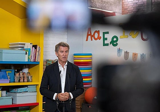 Feijóo, durante una visita a una escuela infantil en Guadalajara.