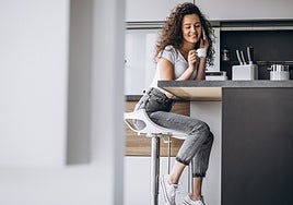 Funcionales y con estilo: Hazte ya con uno de estos taburetes altos para cocina