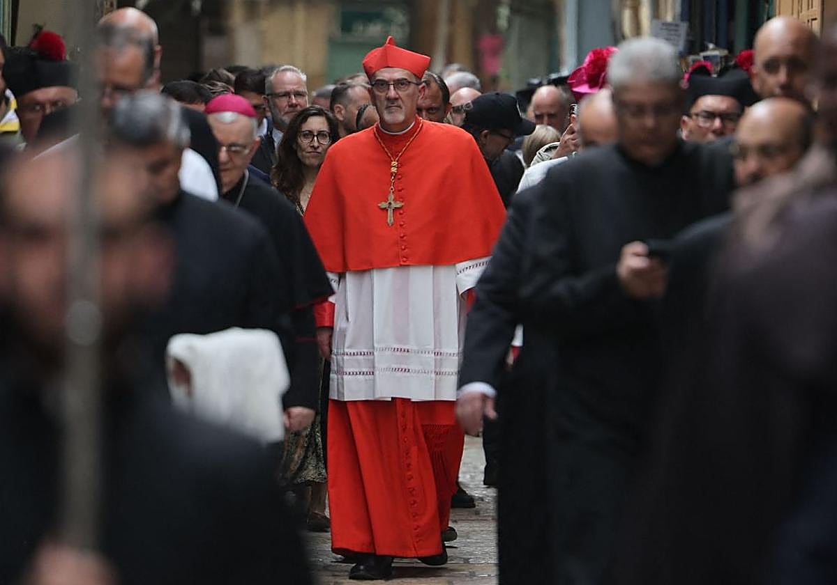 El cardenal Pierbattista Pizzaba, en la Ciudad Vieja de Jerusalén.