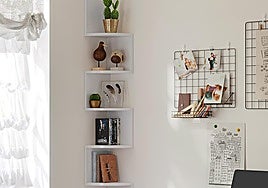 Optimiza rincones con diseño moderno y funcional gracias a  esta estantería de esquina