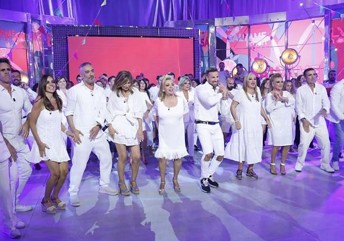 Los colaboradores de ´Sálvame´, durante el último programa en Telecinco