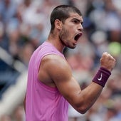 Carlos Alcaraz celebra un punto ganado en la semifinal del US Open ante Djokovic.