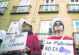 El auge de la maternidad subrogada en redes sociales y sus consecuencias