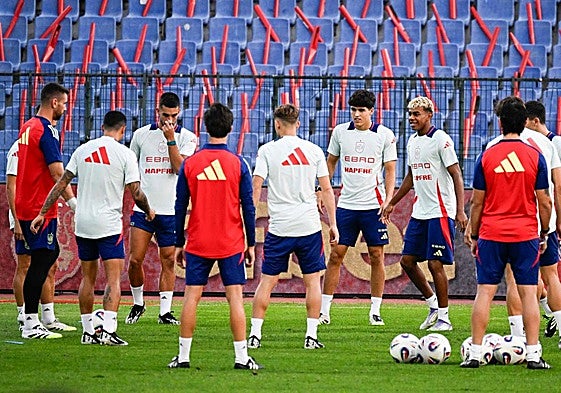 La selección española, durante un entrenamiento.