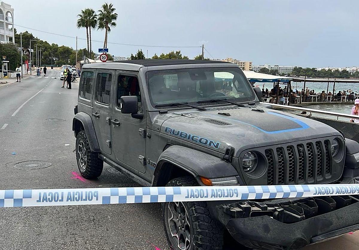 El todoterreno, precintado tras el atropello.