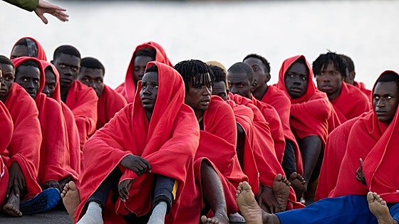 La inmigración ilegal colapsa las capacidades de acogida e integración pese a su descenso