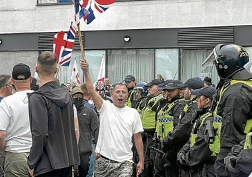 Starmer prepara el traslado de los inmigrantes alojados en hoteles a antiguos cuarteles