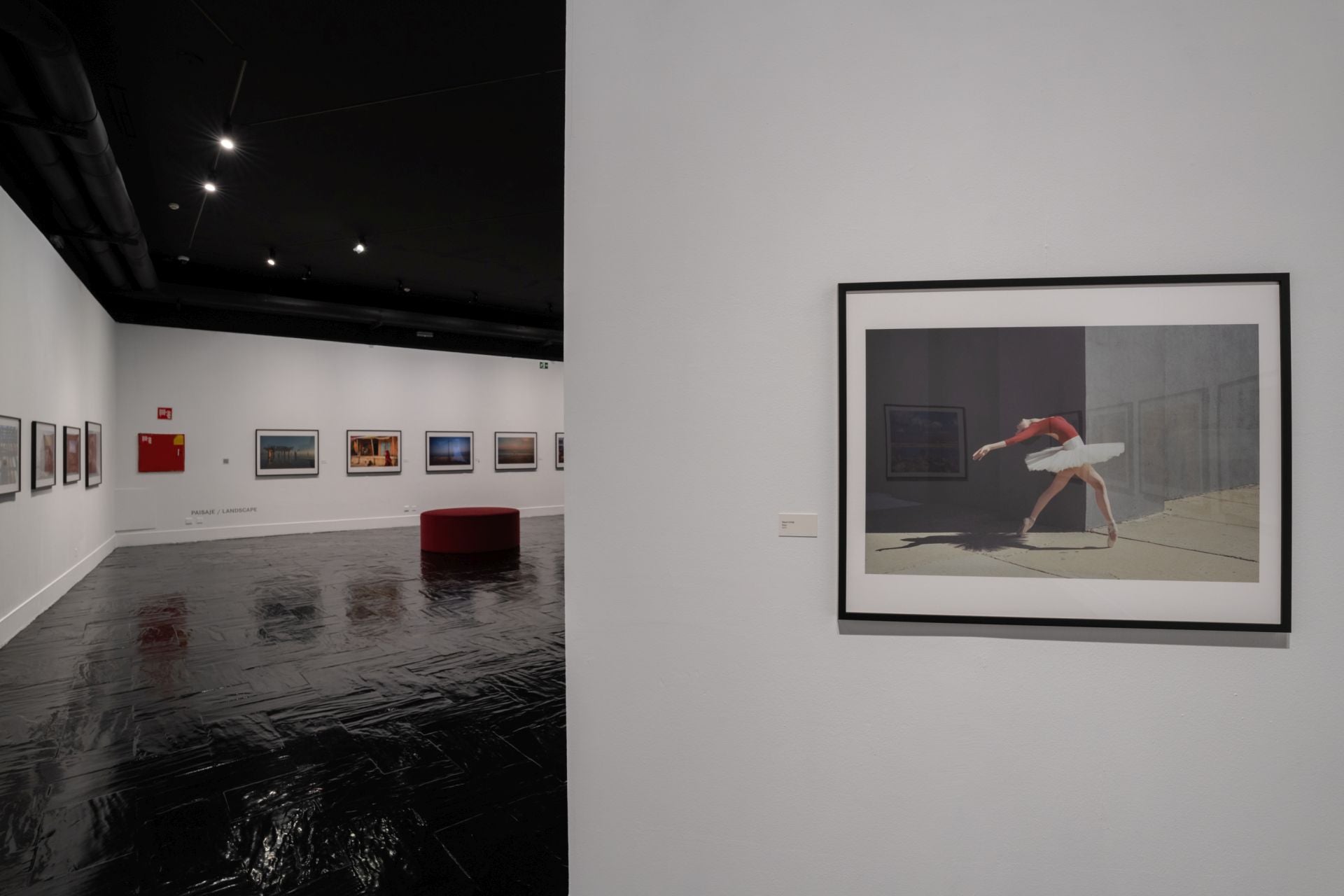 Estancia en el Centro Cultural Fernán Gómez de Madrid donde se expone 100 años de historia de la cámara 'Leica'.